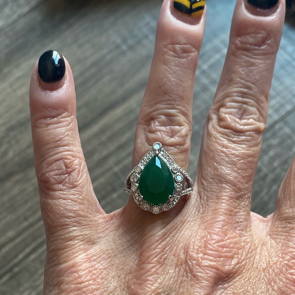 Pear Cut 4.88 ct Emerald Dinner Ring in Sterling Silver size 7.25 - Picture 13 of 16